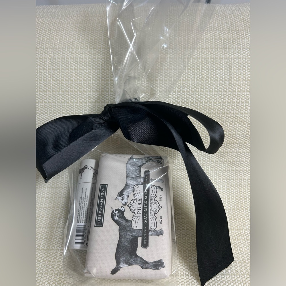 Beekman 1802 Black Ribbon Gift Set